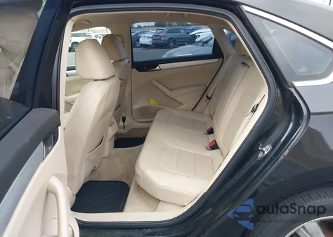 2012 Volkswagen Passat 2.5L Se z USA, uszkodzony, nr VIN 1VWBP7A37CC095307